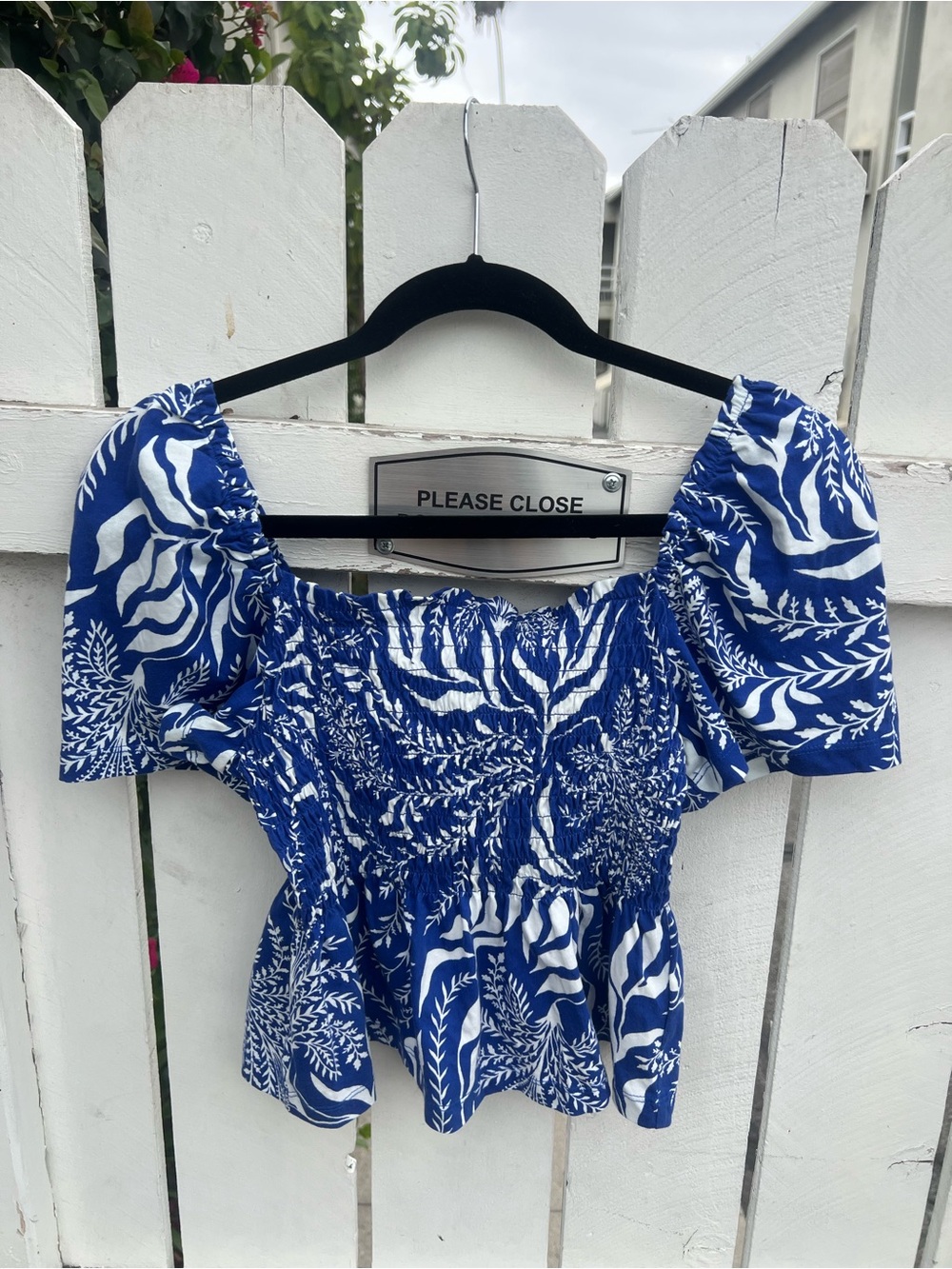 H&M Blue & White Leaf Print Smocked Puff Shoulder Women’s Top